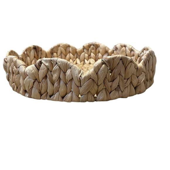 Wicker 14" Natural Color Round Scallop Edges Basket Serving Tray with Handles - Picture 5 of 5